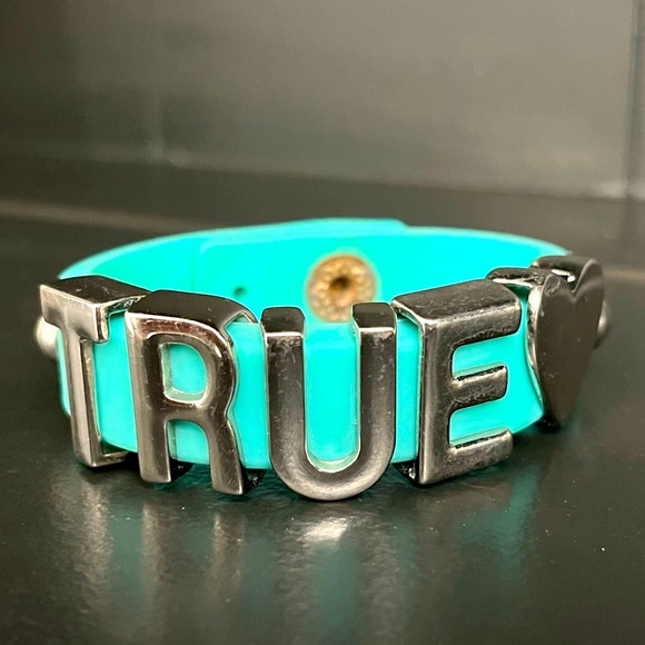 BCBG “TRUE 🤍” Teal Silicone Snap Bracelet - Picture 12 of 12